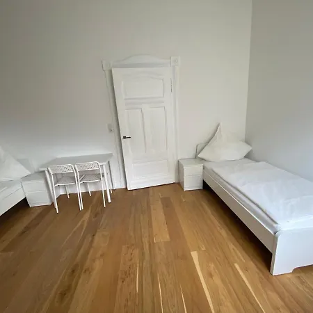 Schicke Monteurunterkunft In Mit Drei Wohneinheiten Apartment *