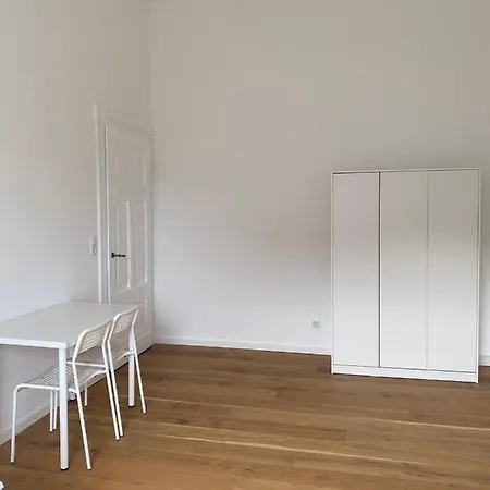 Schicke Monteurunterkunft In Mit Drei Wohneinheiten *