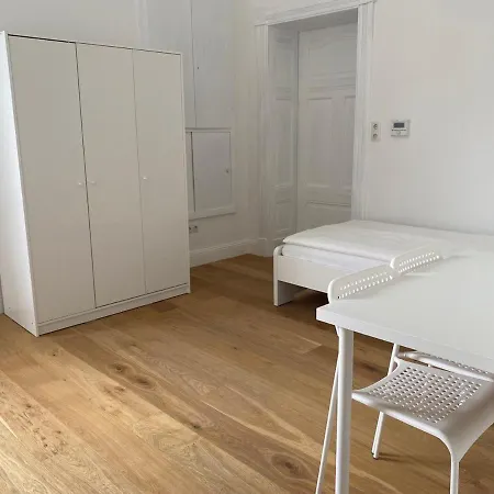 Schicke Monteurunterkunft In Mit Drei Wohneinheiten Appartement *