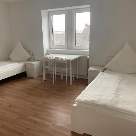 Apartment Schicke Monteurunterkunft In Mit Drei Wohneinheiten *