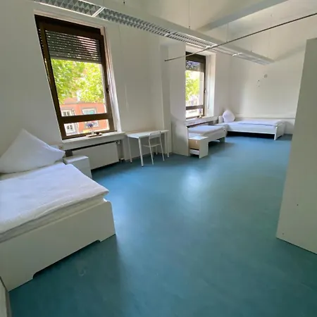 Schicke Monteurunterkunft In Mit Drei Wohneinheiten Apartment