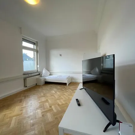 Schicke Monteurunterkunft In Mit Drei Wohneinheiten Apartment