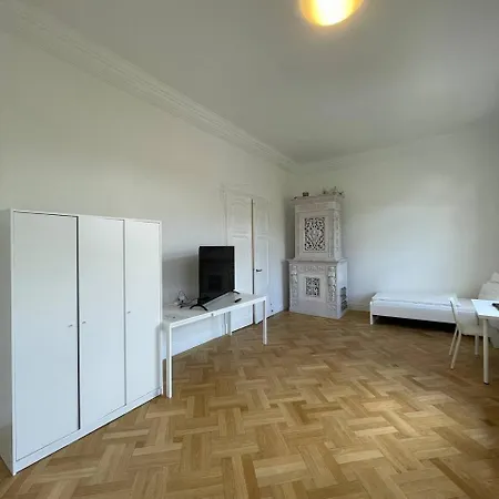 Apartment Schicke Monteurunterkunft In Mit Drei Wohneinheiten *