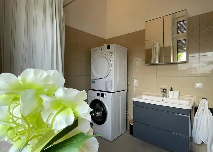 Schicke Monteurunterkunft In Mit Drei Wohneinheiten Mendig