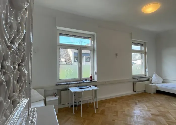 Schicke Monteurunterkunft In Mit Drei Wohneinheiten