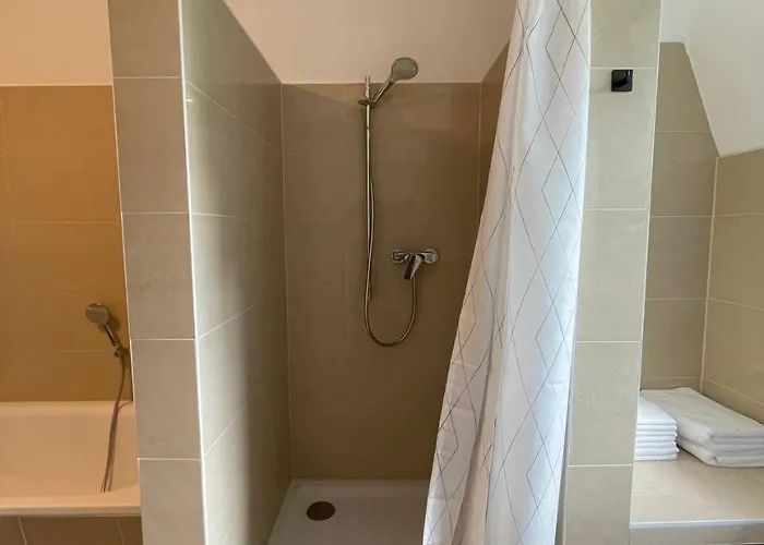 Apartamento Schicke Monteurunterkunft In Mit Drei Wohneinheiten Mendig