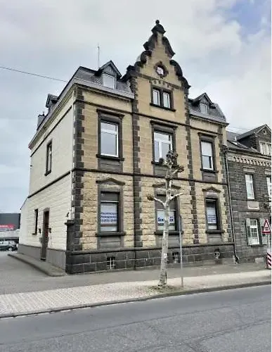 Schicke Monteurunterkunft In Mit Drei Wohneinheiten Apartamento